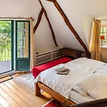 Holiday home Reetdachhaus Bischoff *