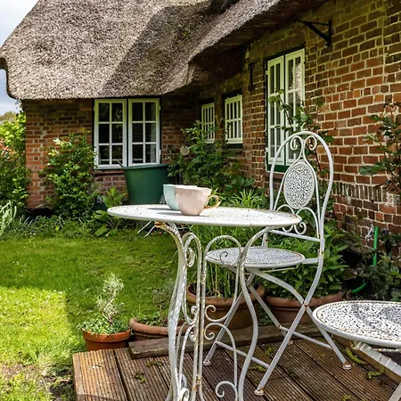 Holiday home Reetdachhaus Bischoff *