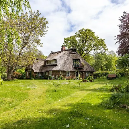 Reetdachhaus Bischoff Holiday home *