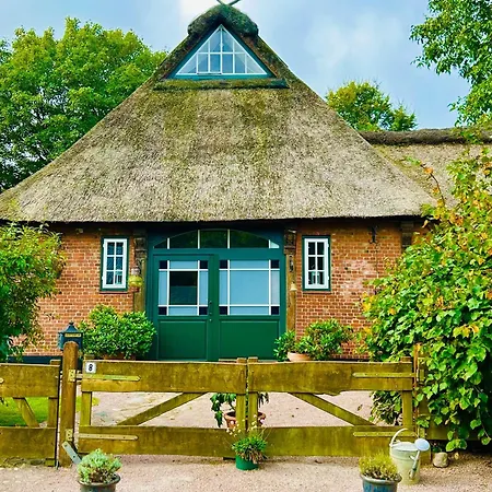 Reetdachhaus Bischoff Holiday home Kuden